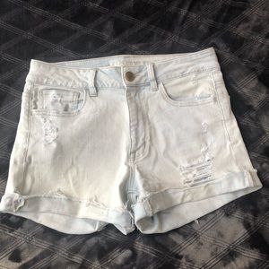 American Eagle light blue wash ripped jean shorts